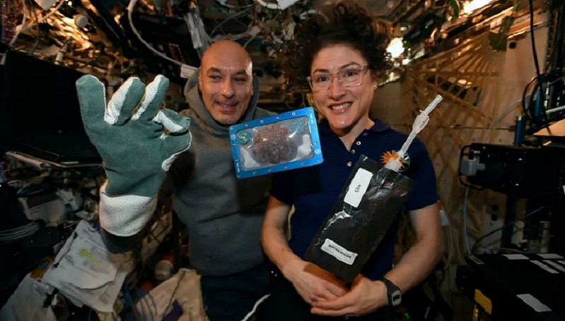 Berkat Oven Khusus, Astronot Berhasil Bikin Kue di Stasiun Luar Angkasa