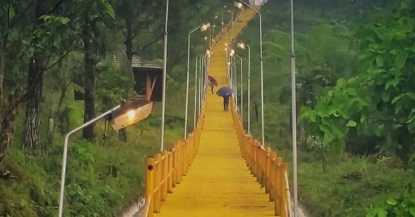 Tahun Baru Berburu Sunrise Pertama di Gunung Galunggung, Harus Daki 620 Anak Tangga