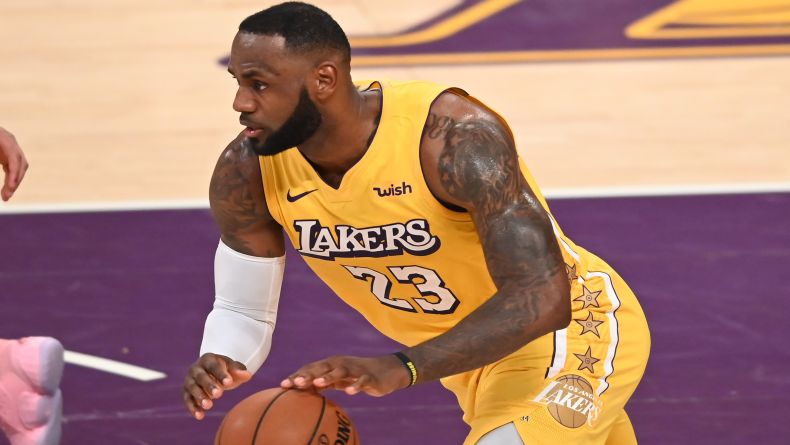 Lakers Kalahkan Mavericks, LeBron James Kembali Bikin Rekor