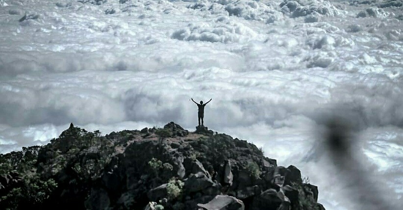 Gunung Arjuno Diramaikan 1.000 Pendaki, Intip Keindahan Puncaknya