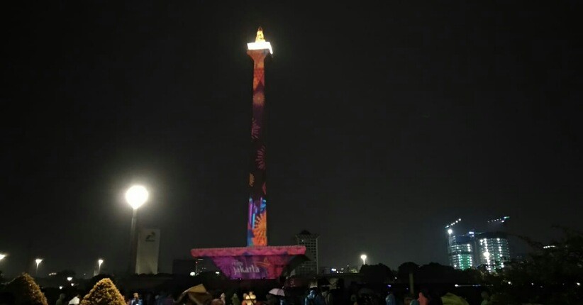 Keseruan Tahun Baru di Monas, Video Mapping Warna-warni Pikat Wisatawan Jakarta & Sekitar
