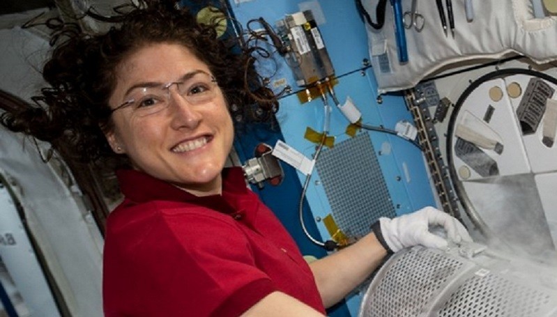 Christina Koch Pecahkan Rekor Astronot Perempuan Terlama di Luar Angkasa
