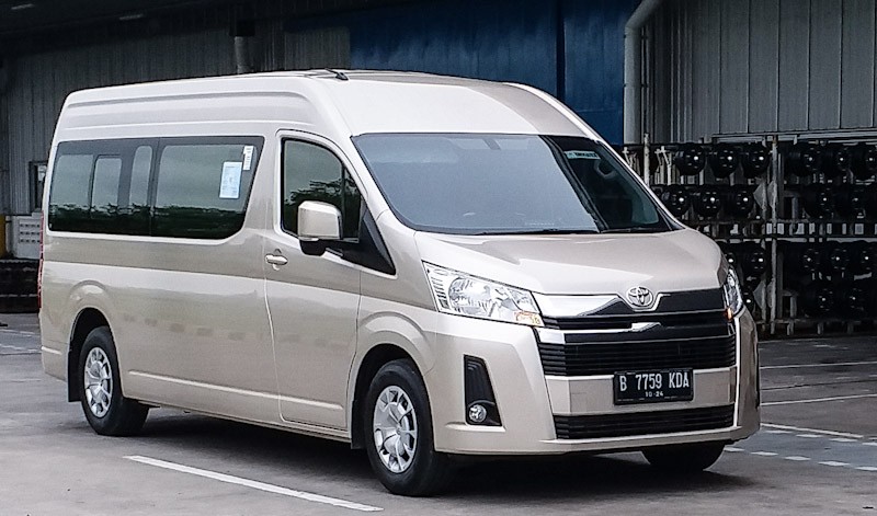 Toyota HiAce Premio Jadi Solusi Konsumen Berlibur ke Luar Kota