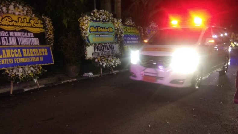 Jenazah Ani Yudhoyono Tiba di Cikeas Disambut Jokowi-JK