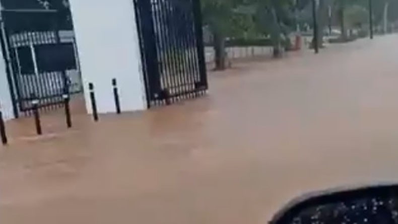 Kompleks GBK Senayan Tergenang, Pengendara Diimbau Gunakan Jalur Alternatif