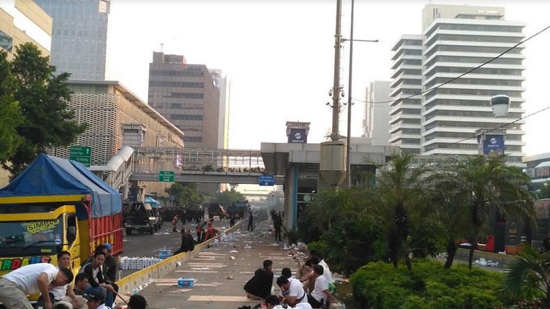 Pantauan Kamis Pagi Sekitar Kantor Bawaslu Usai Ricuh Tadi Malam