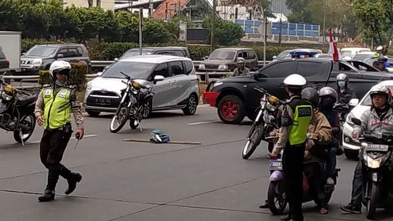 Tim Penjinak Bom Polda Metro Identifikasi Temuan Tas Mencurigakan di Jalan Gatot Subroto
