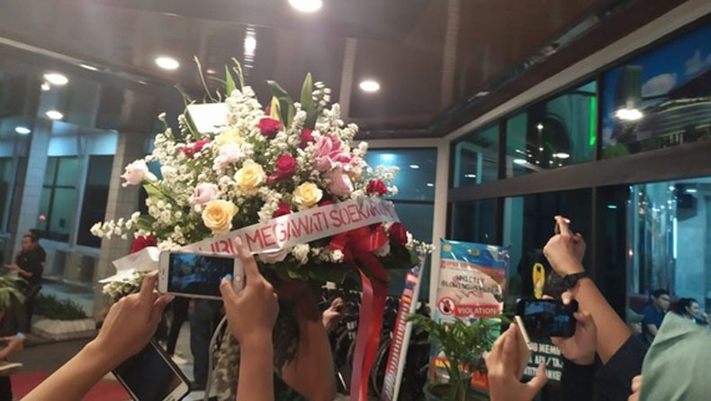 Megawati Kirim Karangan Bunga ke RSPAD Gatot Soebroto untuk Wiranto