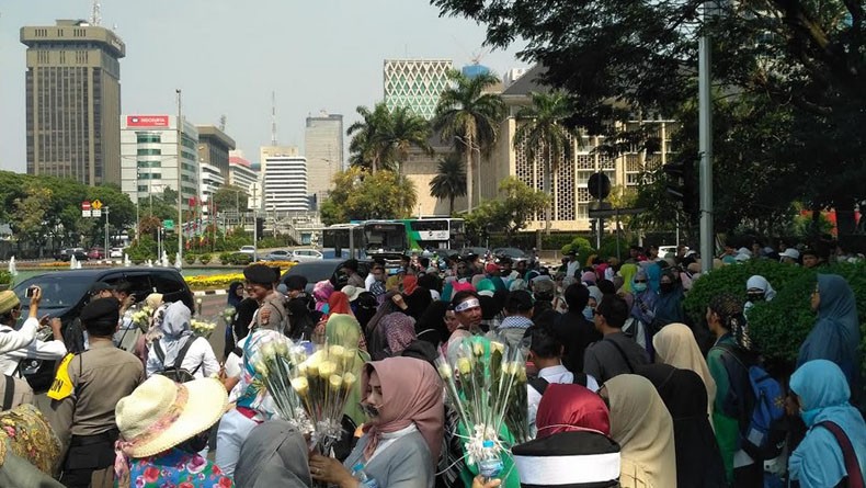 Ingin Demo di Depan MK, Sekelompok Emak-Emak Dihadang Polisi