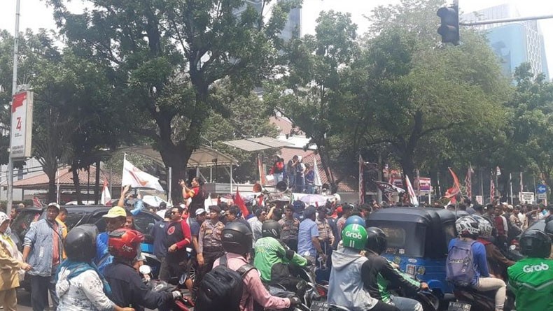 Protes Aturan Ganjil Genap, Pengemudi Transportasi Online Demo di Balai Kota