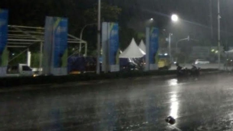 Hujan Deras Disertai Angin Kencang, Kawasan Cipinang Melayu Jakarta Timur Kebanjiran