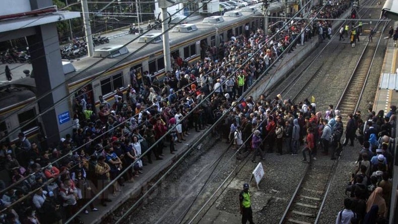 Listrik Padam, Penumpang di Dalam Gerbong KRL Diharap Tenang