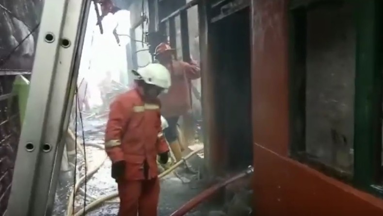 Kebakaran di Cipinang Besar Jakarta Timur Hanguskan 32 Rumah