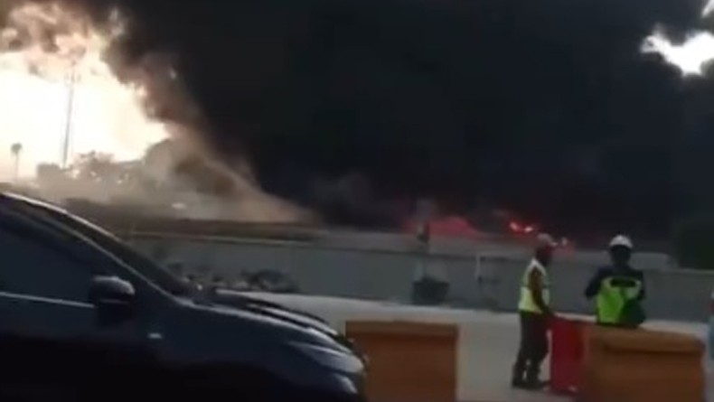 Kebakaran Lapak Biji Plastik, Tol Bandara Soetta Macet