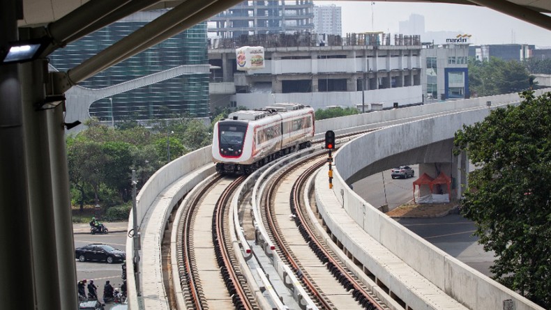 LRT Jakarta Beroperasi Komersial 1 Desember, Tarif Rp5.000 Sekali Jalan