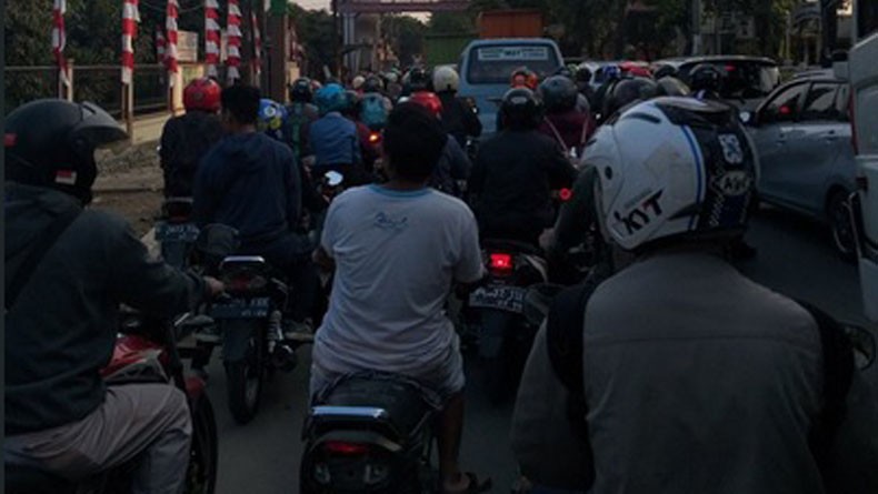 Sejumlah Lampu Lalu Lintas Senin Pagi Masih Gangguan, Arus Kendaraan Padat