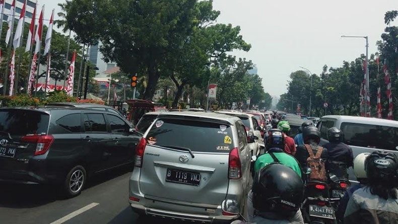 Demo Pengemudi Transportasi Online, Lalu Lintas di Kawasan Balai Kota Macet
