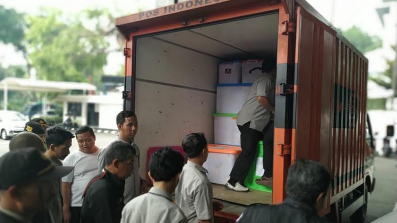 KPU Serahkan 272 Boks Plastik Dokumen Jawaban Sengketa Hasil Pilpres ke MK