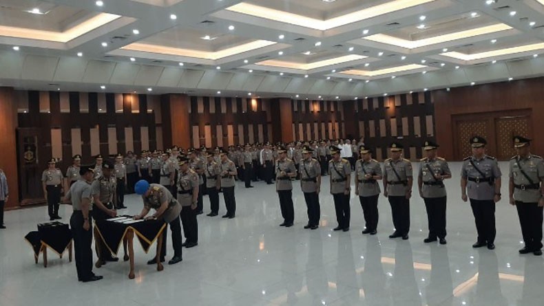 Kapolri Pimpin Sertijab 13 Perwira Tinggi termasuk Kabareskrim dan Baharkam