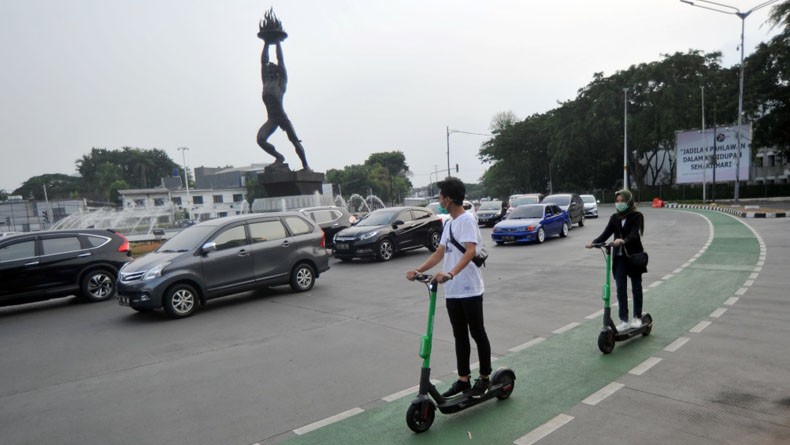 Skuter Listrik yang Masuk Jalur Sepeda atau Jalan Raya Akan Ditilang Elektronik
