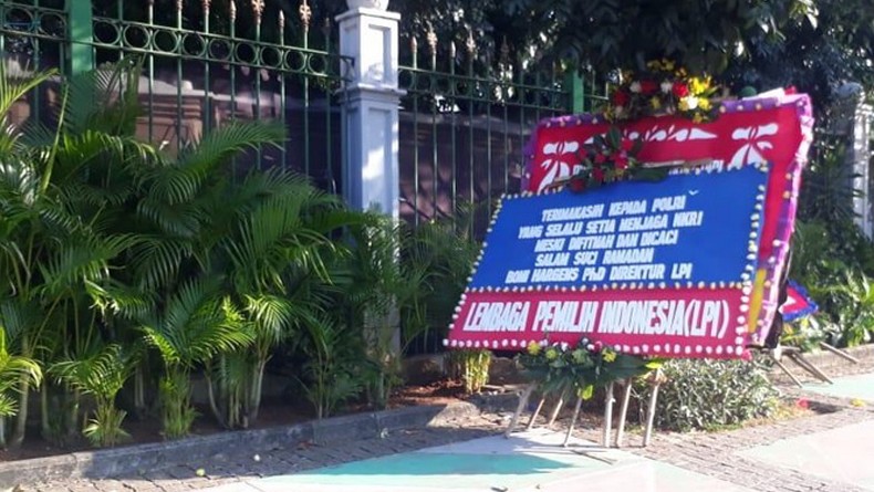 Usai Kerusuhan 22 Mei, Karangan Bunga Terpampang di Kawasan Bawaslu dan Monas