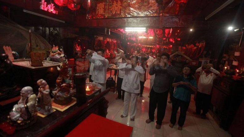 Rayakan Imlek, Klenteng Boen San Bio Bagikan 2.000 Angpau