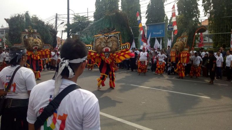 Sejumlah Artis Meriahkan Pawai Karnaval Bersatu Jokowi-Ma'ruf Amin