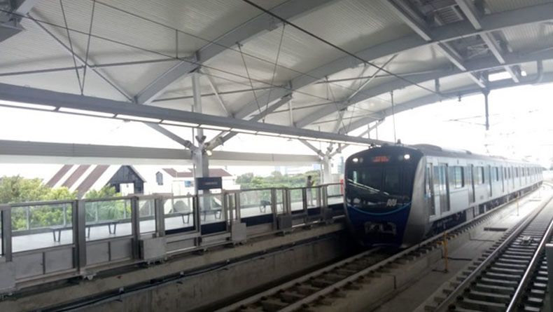 MRT Ubah Jadwal Operasional, Jumlah Penumpang Dibatasi