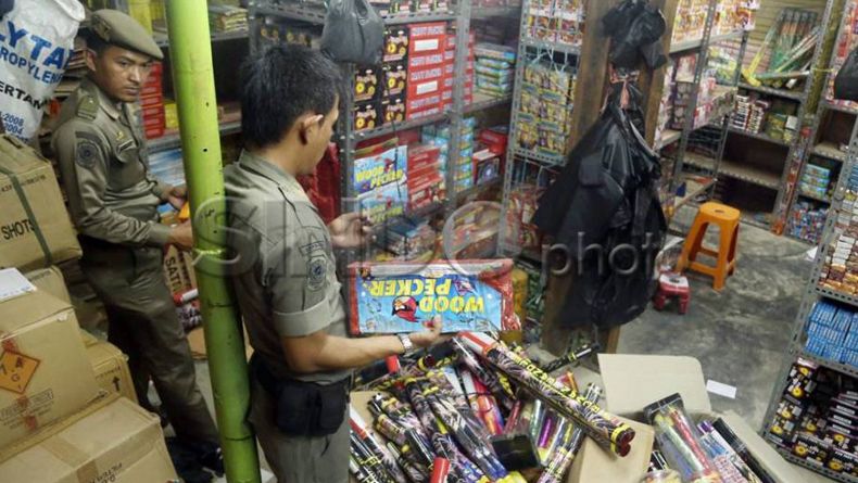 Satpol PP DKI Jakarta Akan Merazia Petasan Selama Ramadan