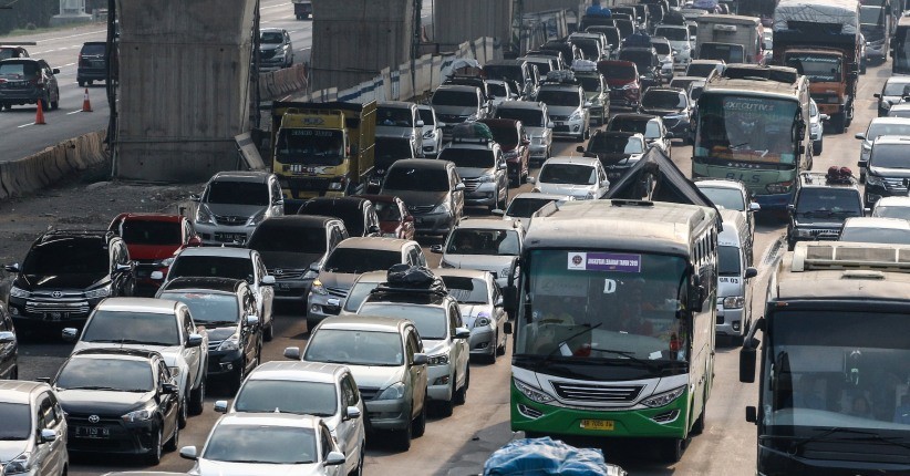 Padat saat Libur Panjang, Tol Jakarta-Cikampek Terapkan Contraflow