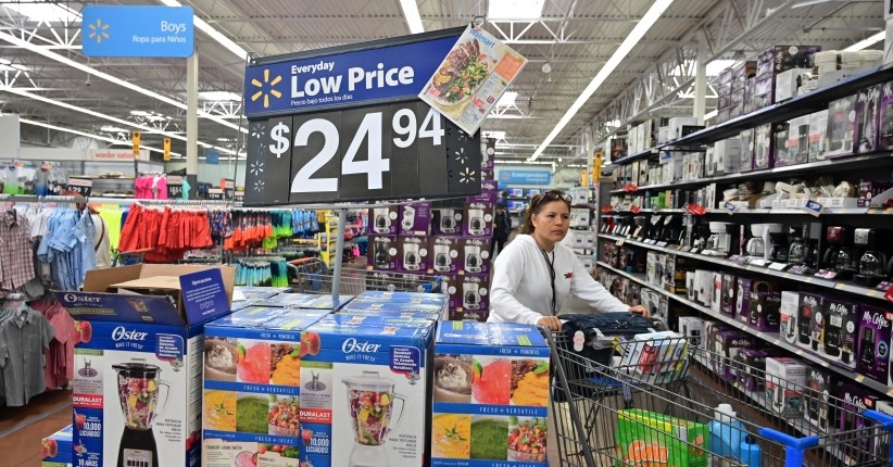 Pegawai Walmart yang Sudah Divaksin Lengkap Boleh Lepas Masker saat Kerja
