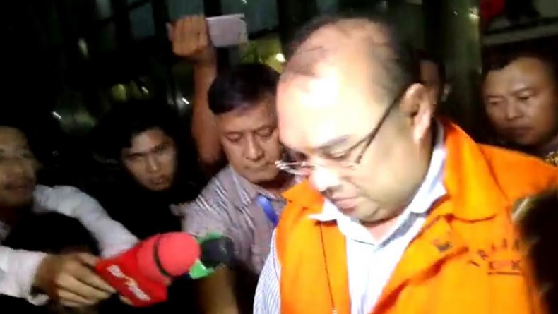 Aspidum Kejati DKI Kenakan Rompi Tahanan KPK Dibawa ke Rutan K4