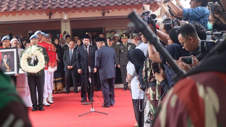 Ketua MK Pimpin Upacara Penyerahan Jenazah BJ Habibie dari Keluarga ke Negara