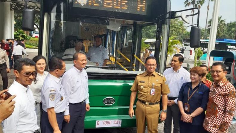 Bus Listrik Transjakarta Beroperasi Sementara di Kawasan Monas