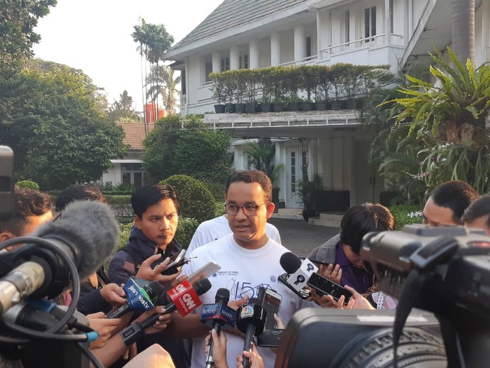Atasi Polusi Jakarta, Anies Kaji Pembatasan Kendaraan Bermotor
