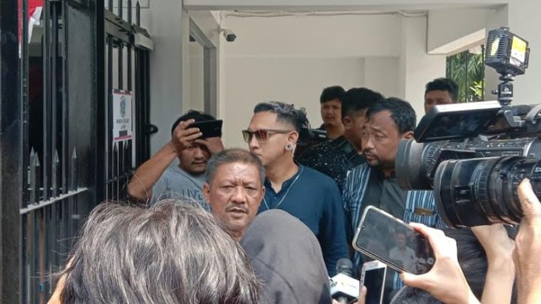 Datangi Polda Metro Jaya, Anak Nunung Pasrah Belum Diizinkan Bertemu Ibunya