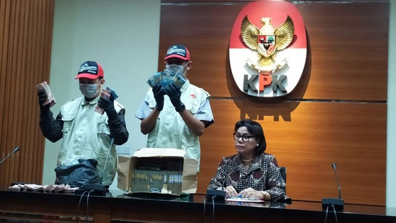 OTT, KPK Temukan Rp200 Juta dari Kamar Bupati Lampung Utara Agung Mangkunegara