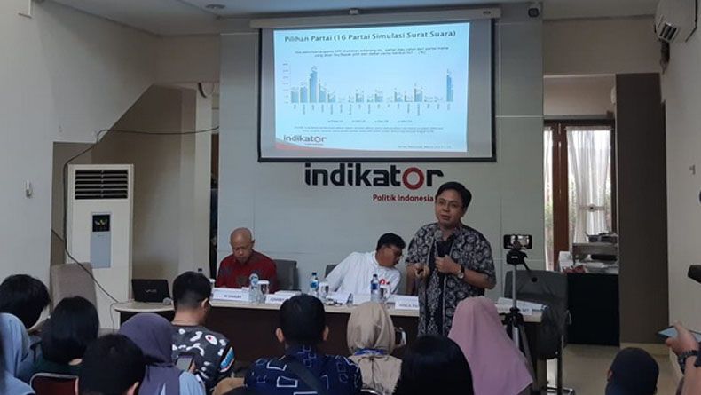 Survei Indikator: Jokowi-Ma'ruf 55,4% Prabowo-Sandi 37,4%