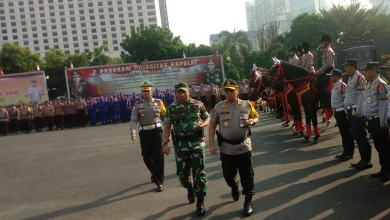 Kapolda Metro dan Pangdam Jaya Pimpin Apel Pasukan Pengamanan Natal dan Tahun Baru
