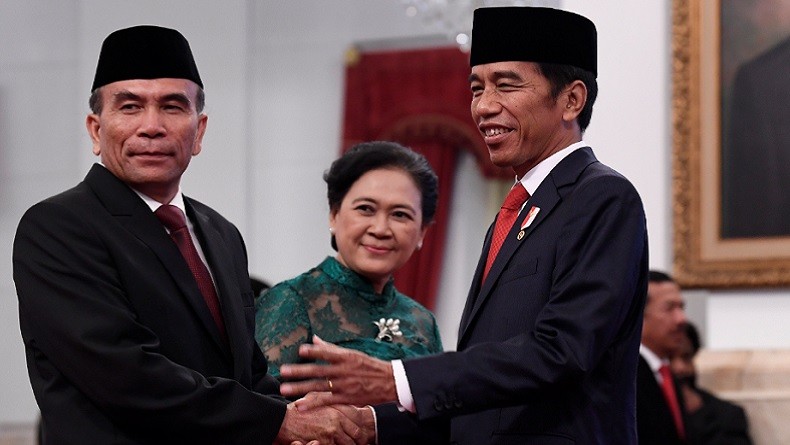 Presiden Jokowi Lantik Hinsa Siburian sebagai Kepala BSSN