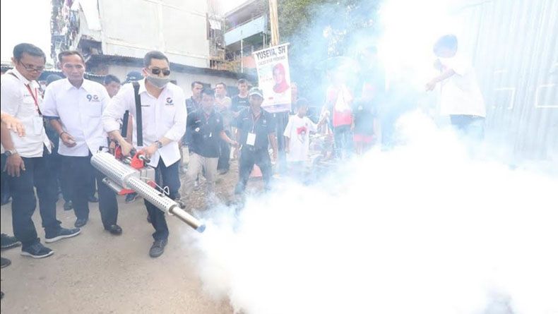 Peduli, Mesin Fogging Berat Disandang HT Berantas Nyamuk DBD