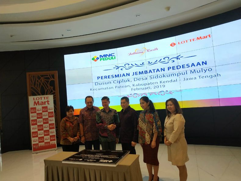 MNC Peduli dan Lotte Mart Teken Prasasti Jembatan Dusun Cipluk, Jateng