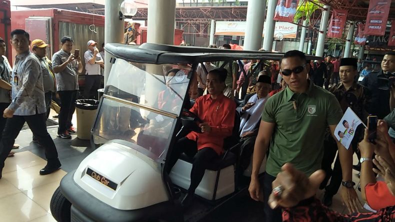 Hadiri HUT ke-46 PDIP, Jokowi, Ma'ruf dan Mega Kendarai Mobil Golf