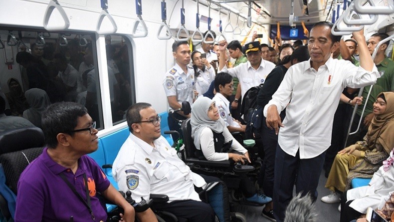 Kembali Jajal MRT, Jokowi Dapat Banyak Masukan dari Penumpang