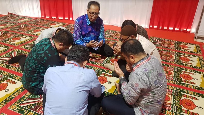 Tim Hukum Prabowo-Sandi Doa Bersama di Sela-Sela Sidang MK