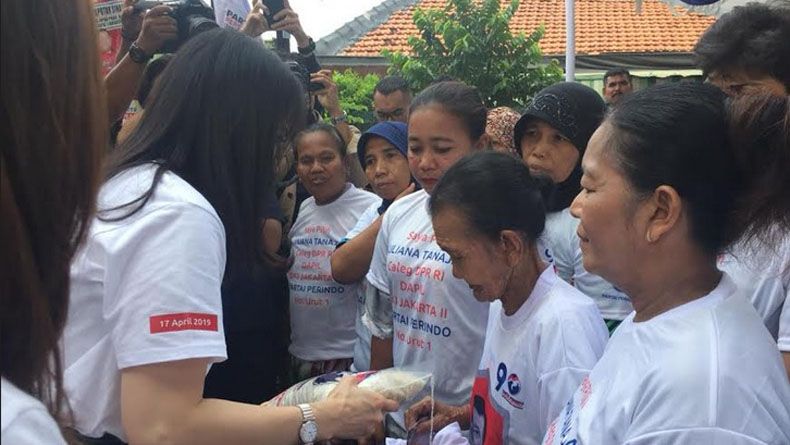 Senang Ada Bazar Beras Murah, Warga Johar Baru Doakan Perindo Sukses