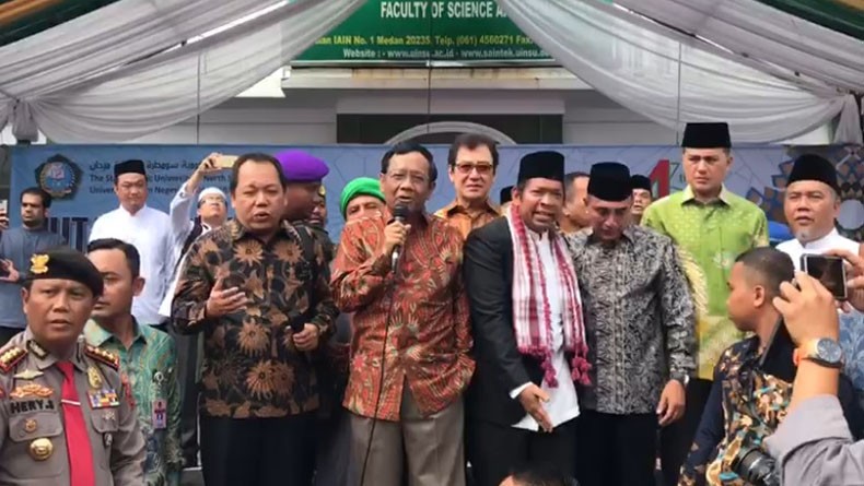 Hadiri Seminar Deradikalisasi di UIN Sumut, Menko Polhukam: Agama Bawa Pesan Kedamaian