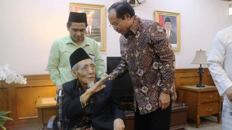 KH Maimoen Zubair Wafat, PBNU: Indonesia Kehilangan Tokoh Panutan Umat