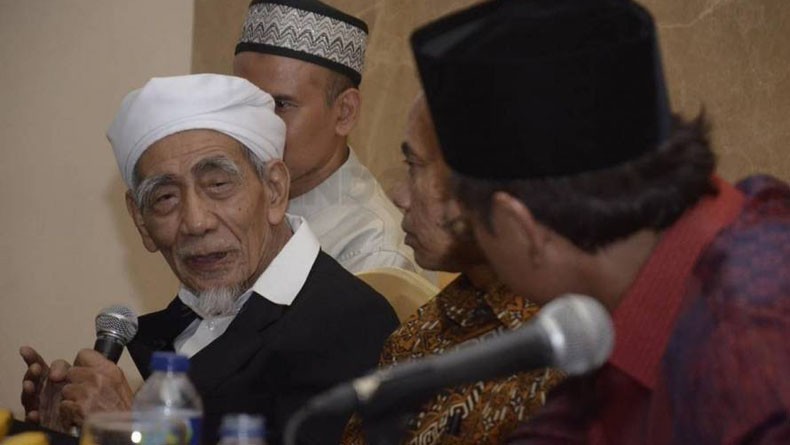 PBNU Ajak Nahdliyin Salat Gaib untuk KH Maimoen Zubair