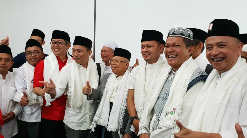 Wali Kota Bogor Bima Arya Acungkan Satu Jari di Hadapan Ma'ruf Amin